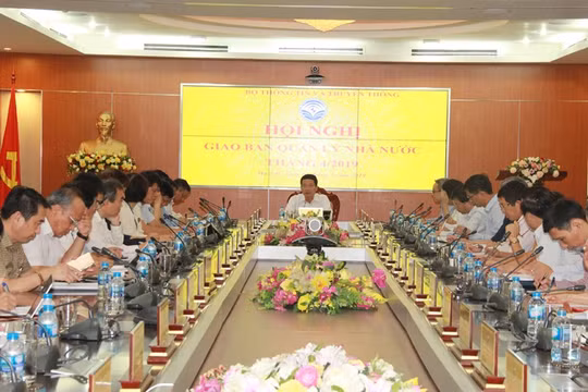 Bộ trưởng Nguyễn Mạnh Hùng phát biểu chỉ đạo tại Hội nghị giao ban.