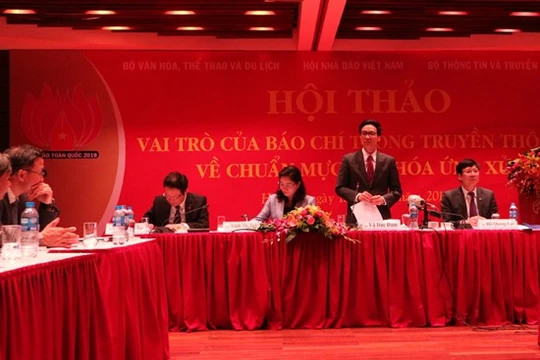 Phó Thủ tướng Vũ Đức Đam phát biểu chỉ đạo tại Hội thảo.