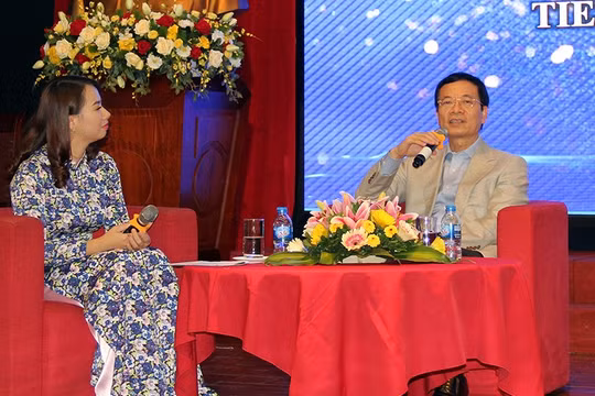 Bộ trưởng Nguyễn Mạnh Hùng phát biểu tại buổi đối thoại.