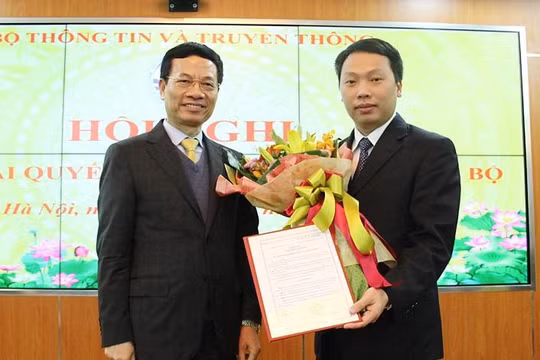 Bộ trưởng Nguyễn Mạnh Hùng giao nhiệm vụ phụ trách Cục An toàn thông tin cho ông Nguyễn Huy Dũng.