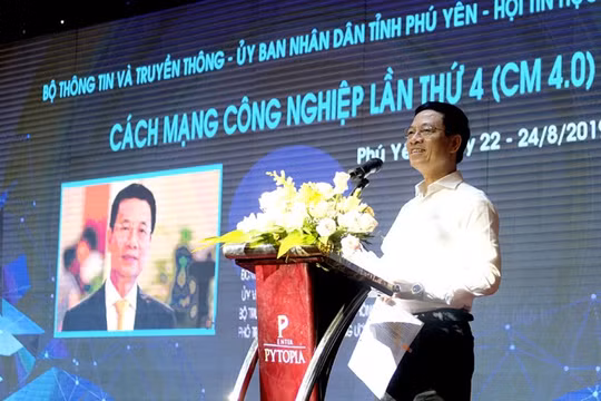 Bộ trưởng Bộ TT&TT Nguyễn Mạnh Hùng phát biểu tại Hội thảo