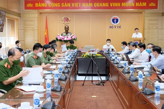 Hội nghị trực tuyến về việc tiêm vaccine COVID-19 và giải pháp xác thực, liên thông dữ liệu tiêm chủng với dữ liệu quốc gia về dân cư (Ảnh - Trần Minh)