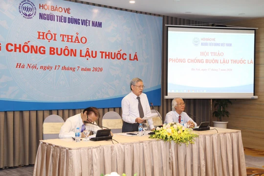 Ông Nguyễn Mạnh Hùng – Chủ tịch Hội Bảo vệ người tiêu dùng - phát biểu tại hội thảo (Ảnh: Mai Trinh) 