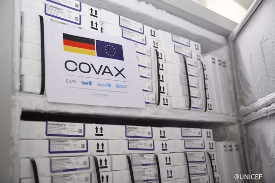 Lô vaccine COVID-19 được hỗ trợ qua cơ chế COVAX về đến Việt Nam (Ảnh - UNICEF) 