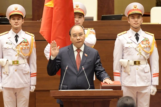 Chủ tịch nước Nguyễn Xuân Phúc tuyên thệ nhậm chức Chủ tịch nước Cộng hoà xã hội chủ nghĩa Việt Nam (Ảnh - Cổng TTĐT Quốc hội) 