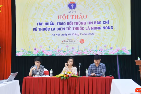 Hội thảo tập huấn, trao đổi thông tin báo chí về thuốc lá điện tử, thuốc lá nung nóng (Ảnh: Minh Thúy) 