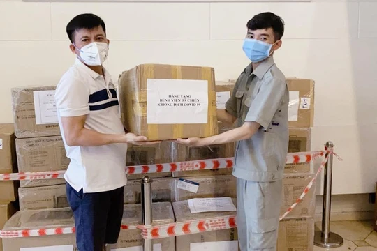 Nhiều nhà hảo tâm tài trợ thiết bị y tế cho bệnh viện (Ảnh - BVCC)