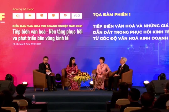Toạ đàm phiên 1 với chủ đề tiếp biến văn hoá và những giá trị dẫn dắt trong phục hồi kinh tế từ góc độ văn hoá kinh doanh (Ảnh - Minh Thuý) 