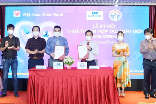 Cục CNTT (Bộ Y tế) ký bản ghi nhớ hợp tác với Tập đoàn SOVICO và tiếp nhận phần mềm tổng hợp, phân tích, báo cáo tình hình dịch COVID-19 và phần mềm quản lý thu mẫu xét nghiệm COVID-19 (Ảnh - Cục CNTT)