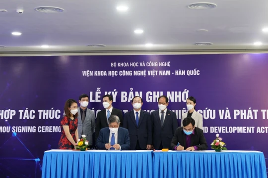 Lễ ký kết giữa VKIST và CVI Pharma (Ảnh - CVI Pharma)