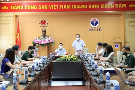 Hội đồng Đạo đức trong nghiên cứu Y Sinh học Quốc gia họp khẩn cấp với Thứ trưởng Bộ Y tế Trần Văn Thuấn về việc xem xét dữ liệu thử nghiệm lâm sàng vaccine phòng COVID-19 Nanocovax (Ảnh - Nguyễn Nhiên) 