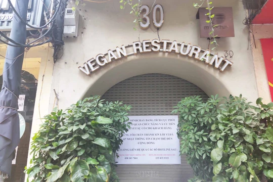Nhà hàng Vegan Restaurant phân phối pate Minh Chay ở 30 Mã Mây đóng kín cửa (Ảnh: Minh Thúy) 