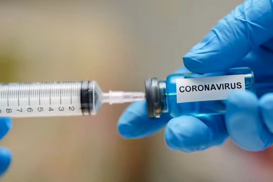 Thử nghiệm vaccine phòng COVID-19 (Ảnh minh hoạ) 