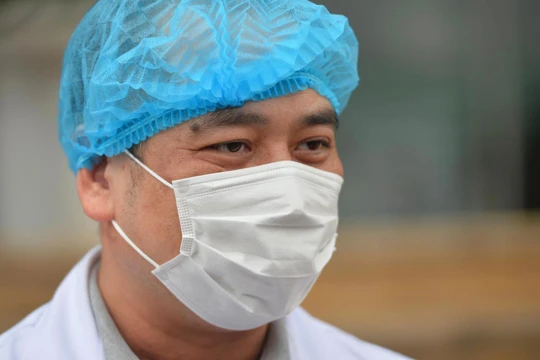 BS. Nguyễn Trung Cấp – Phó Giám đốc Bệnh viện Bệnh Nhiệt đới Trung ương (Ảnh - Hoàng Anh) 