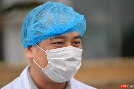 BS. CKII. Nguyễn Trung Cấp – Phó Giám đốc Bệnh viện Bệnh Nhiệt đới Trung ương (Ảnh - Hoàng Anh) 