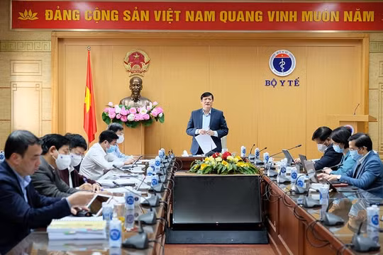 Bộ trưởng Bộ Y tế Nguyễn Thanh Long chủ trì cuộc họp (Ảnh - Trần Minh)