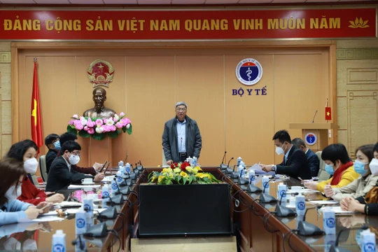 Thứ trưởng Bộ Y tế Nguyễn Trường Sơn phát biểu tại hội nghị tập huấn hướng dẫn xử trí, chăm sóc và điều trị cho trẻ em mắc COVID-19 (Ảnh - An Nhiên) 