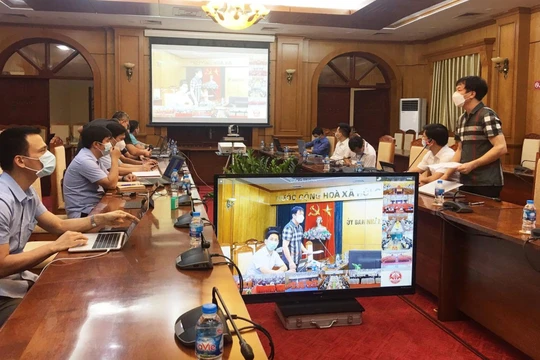 UBND tỉnh Bắc Giang cùng Sở Y tế tỉnh đã phối hợp với Viện Vệ sinh Dịch tễ Trung ương hướng dẫn trực tuyến việc số hoá dữ liệu xét nghiệm (Ảnh - Hoàng Dương) 