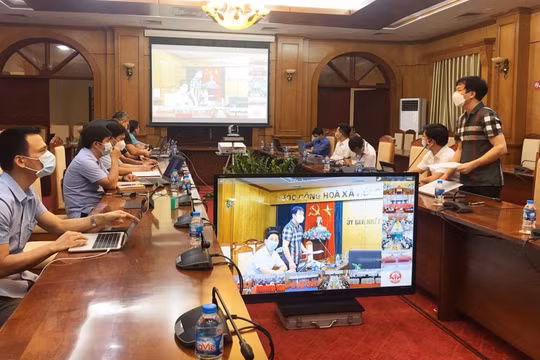 UBND tỉnh Bắc Giang cùng Sở Y tế tỉnh đã phối hợp với Viện Vệ sinh Dịch tễ Trung ương hướng dẫn trực tuyến việc số hoá dữ liệu xét nghiệm (Ảnh - Hoàng Dương) 