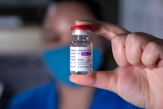 Vaccine phòng COVID-19 của AstraZeneca (Ảnh - UNICEF Việt Nam/ Trương Việt Hùng)