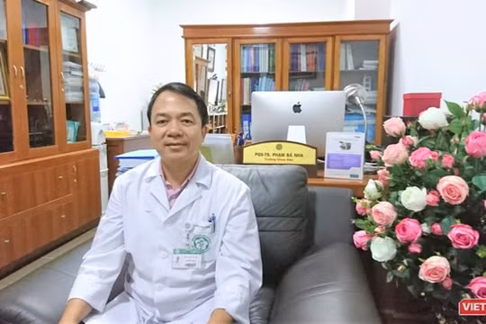 PGS.TS. Phạm Bá Nha – Trưởng khoa Phụ Sản, Bệnh viện Bạch Mai (Ảnh: Minh Thuý) 