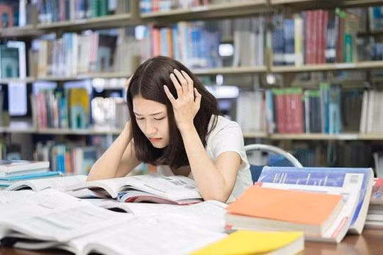 Học sinh ôn thi (Ảnh minh hoạ) 