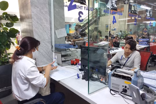 Người dân thanh toán viện phí tại bệnh viện (Ảnh: Minh Thuý) 