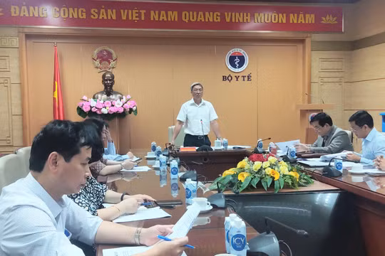 Hội nghị trực tuyến với 63 tỉnh, thành ra mắt Ban chỉ đạo An toàn tiêm chủng vaccine phòng COVID-19, tập huấn hướng dẫn xử trí sự cố bất lợi sau tiêm vaccine phòng COVID-19 (Ảnh - Minh Thuý)