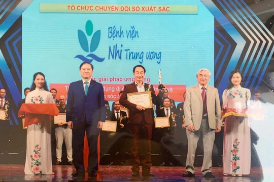 2 ứng dụng Y bạ điện tử và ứng dụng chăm sóc di động được triển khai ở Bệnh viện Nhi Trung ương vừa xuất sắc đạt giải thưởng Chuyển đổi số Việt Nam 2020 (Ảnh: NVCC) 