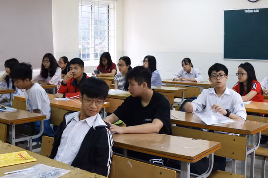 Học sinh chăm chú nghe giảng trong lớp học. Ảnh: Minh Thúy 