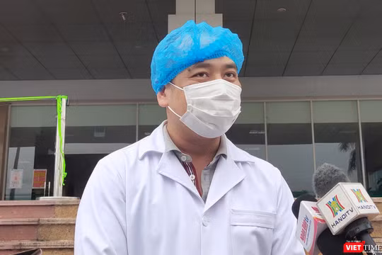ThS. BS. Nguyễn Trung Cấp – Trưởng khoa Cấp cứu, Bệnh viện Bệnh Nhiệt đới Trung ương cơ sở 2. Ảnh: Minh Thúy