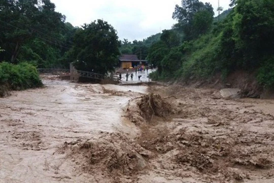 Bão lũ gây thiệt hại nặng nề cho người dân (Ảnh: Trung tâm Dự báo Khí tượng Thuỷ văn Quốc gia) 