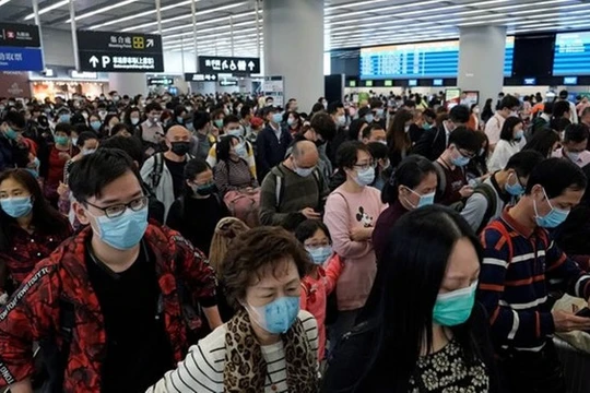 Hành khách tại sân bay ở Trung Quốc. Ảnh: The Straitimes