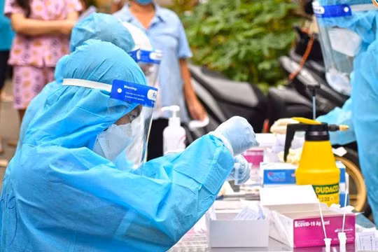 Bộ Y tế đã ban hành Thông tư quy định giá xét nghiệm SARS-CoV-2. Theo Thông tư mới này, mức giá trần mới sẽ giảm cao nhất khoảng 30% so với giá hiện hành.