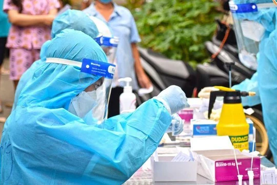 Bộ Y tế đã ban hành Thông tư quy định giá xét nghiệm SARS-CoV-2. Theo Thông tư mới này, mức giá trần mới sẽ giảm cao nhất khoảng 30% so với giá hiện hành.