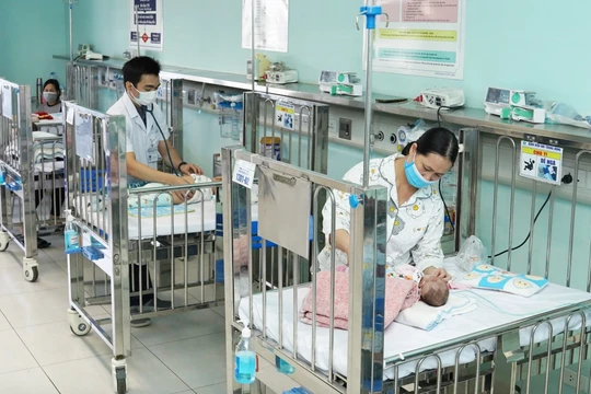 Hàng loạt trẻ phải nhập viện vì virus RSV (Ảnh - BVCC) 