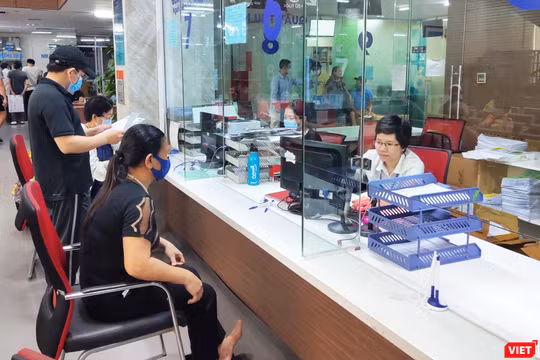 Bệnh nhân thanh toán viện phí tại Bệnh viện (Ảnh: Minh Thúy) 