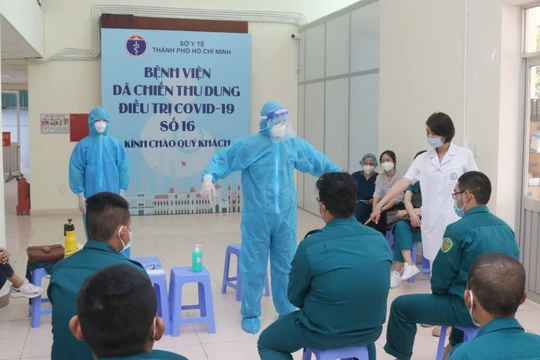 TS.BS Trương Anh Thư - Trưởng Khoa Kiểm soát nhiễm khuẩn - đào tạo cho các học viên về kiểm soát nhiễm khuẩn trong bệnh viện (Ảnh - BVCC) 