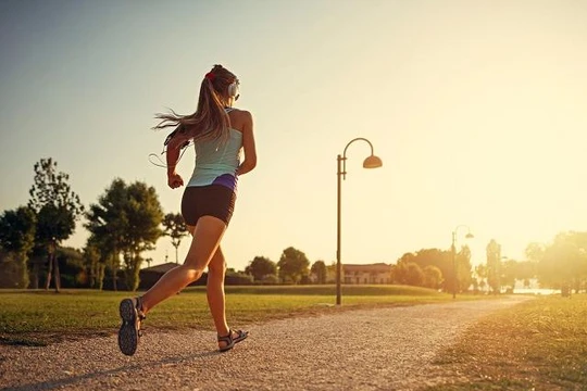 Tập thể dục mang lại nhiều lợi ích cho sức khoẻ (Ảnh minh hoạ) 