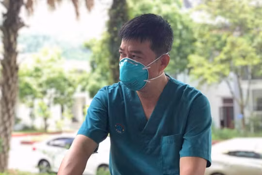 BS. CKII. Trần Thanh Linh - Phó trưởng Khoa Hồi sức cấp cứu Bệnh viện Chợ Rẫy (Ảnh - Ngọc Mai) 