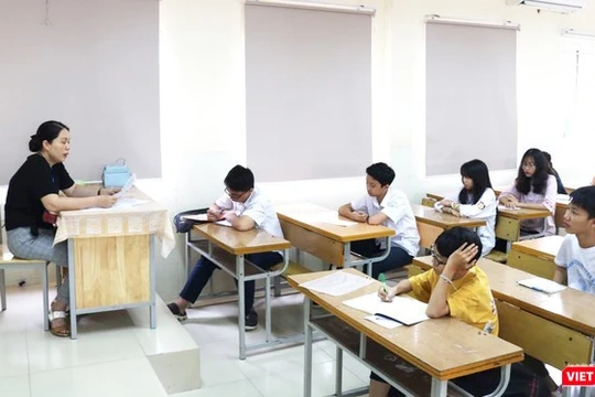 Giáo viên và học sinh trong giờ học (Ảnh: Minh Thúy) 