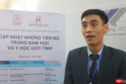 TS. Nguyễn Hoài Bắc – Trưởng Khoa Nam học và Y học giới tính, Bệnh viện Đại học Y Hà Nội (Ảnh: Minh Thuý) 
