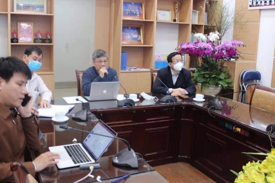 Tổ hội chẩn chuyên môn hội chẩn trực tuyến với các bệnh viện về bệnh nhân mắc COVID-19 nặng (Ảnh - BYT) 
