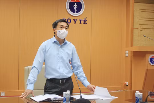 Thứ trưởng Bộ Y tế Trần Văn Thuấn (Ảnh - Nguyễn Nhiên) 