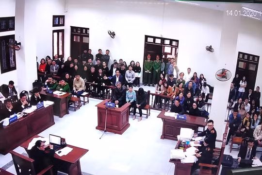 Phiên tòa xét xử sơ thẩm vụ án bé trai Trường Gateway tử vong. Ảnh: Minh Thúy