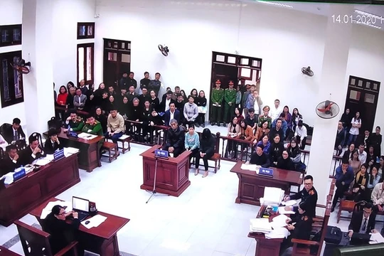 Phiên tòa xét xử sơ thẩm vụ án bé trai Trường Gateway tử vong. Ảnh: Minh Thúy
