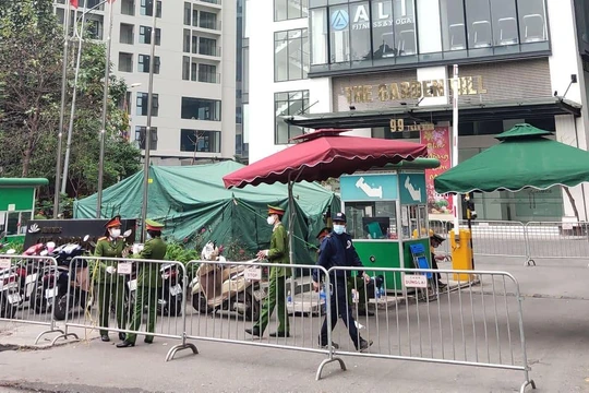 Bên ngoài chung cư Garden Hill (Ảnh - Minh Thuý) 