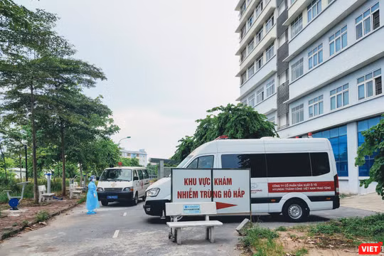 Khu vực khám nhiễm trùng hô hấp ở bệnh viện (Ảnh - Minh Thuý) 