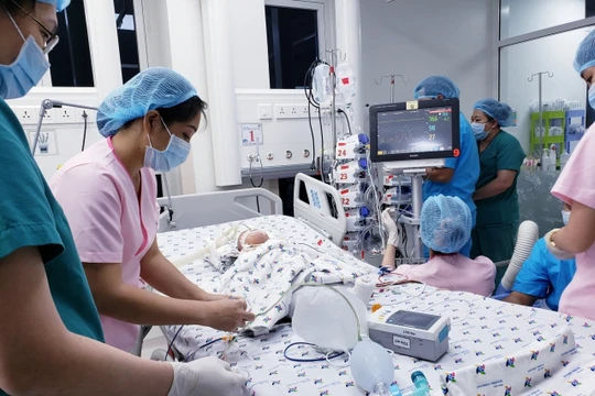 Ca phẫu thuật tách rời cặp song sinh đã thành công tốt đẹp (Ảnh: Bệnh viện Nhi đồng Thành phố) 