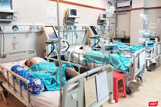 Mỗi ngày có hơn 30 bệnh nhân là người cao tuổi vào viện trong tình trạng cấp cứu. Ảnh: Minh Thúy 